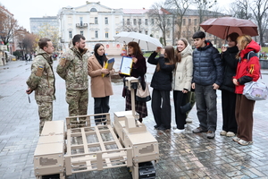 Новини Вінниці / У Вінниці збір кришечок перетворився на реальну допомогу бригаді НГУ АЗОВ