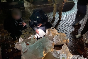 Новости Винницы и области / У Вінницькому районі затримали банду, яка напала на родину та змусила підписати боргові розписки (ВІДЕО) / Інформаційний портал На Париже Новини Вінниці / У Вінницькому районі затримали банду, яка напала на родину та змусила підписати боргові розписки (ВІДЕО)