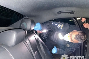 Новости Винницы и области / У Вінницькому районі затримали банду, яка напала на родину та змусила підписати боргові розписки (ВІДЕО) / Інформаційний портал На Париже Новини Вінниці / У Вінницькому районі затримали банду, яка напала на родину та змусила підписати боргові розписки (ВІДЕО)