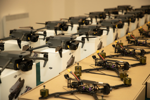 Новости Винницы и области / Вінниччина передала дрони бійцям 38-го зенітного ракетного полку / Інформаційний портал На Париже Новини Вінниці / Вінниччина передала дрони бійцям 38-го зенітного ракетного полку