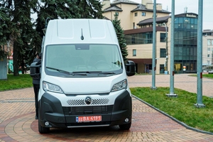 Новини Вінниці / Вінниця передала військовим новий бус для ремонтних бригад фронту