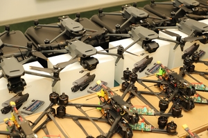 Новости Винницы и области / Вінниця продовжує підтримку армії: нова партія дронів передана військовим / Інформаційний портал На Париже Новини Вінниці / Вінниця продовжує підтримку армії: нова партія дронів передана військовим