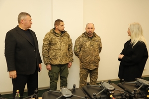 Новости Винницы и области / Вінниця продовжує підтримку армії: нова партія дронів передана військовим / Інформаційний портал На Париже Новини Вінниці / Вінниця продовжує підтримку армії: нова партія дронів передана військовим