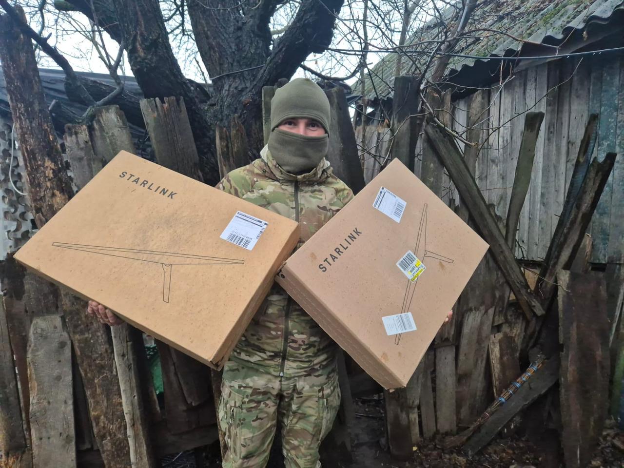 Новини Вінниці / Вінницька митниця передала військовим Starlink та планшети для роботи на передовій