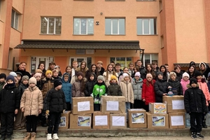 Новости Винницы и области / Вінницькі ліцеї 16 та 25 передали автівку та гуманітарну допомогу нашим Захисникам / Інформаційний портал На Париже Новини Вінниці / Вінницькі ліцеї 16 та 25 передали автівку та гуманітарну допомогу нашим Захисникам