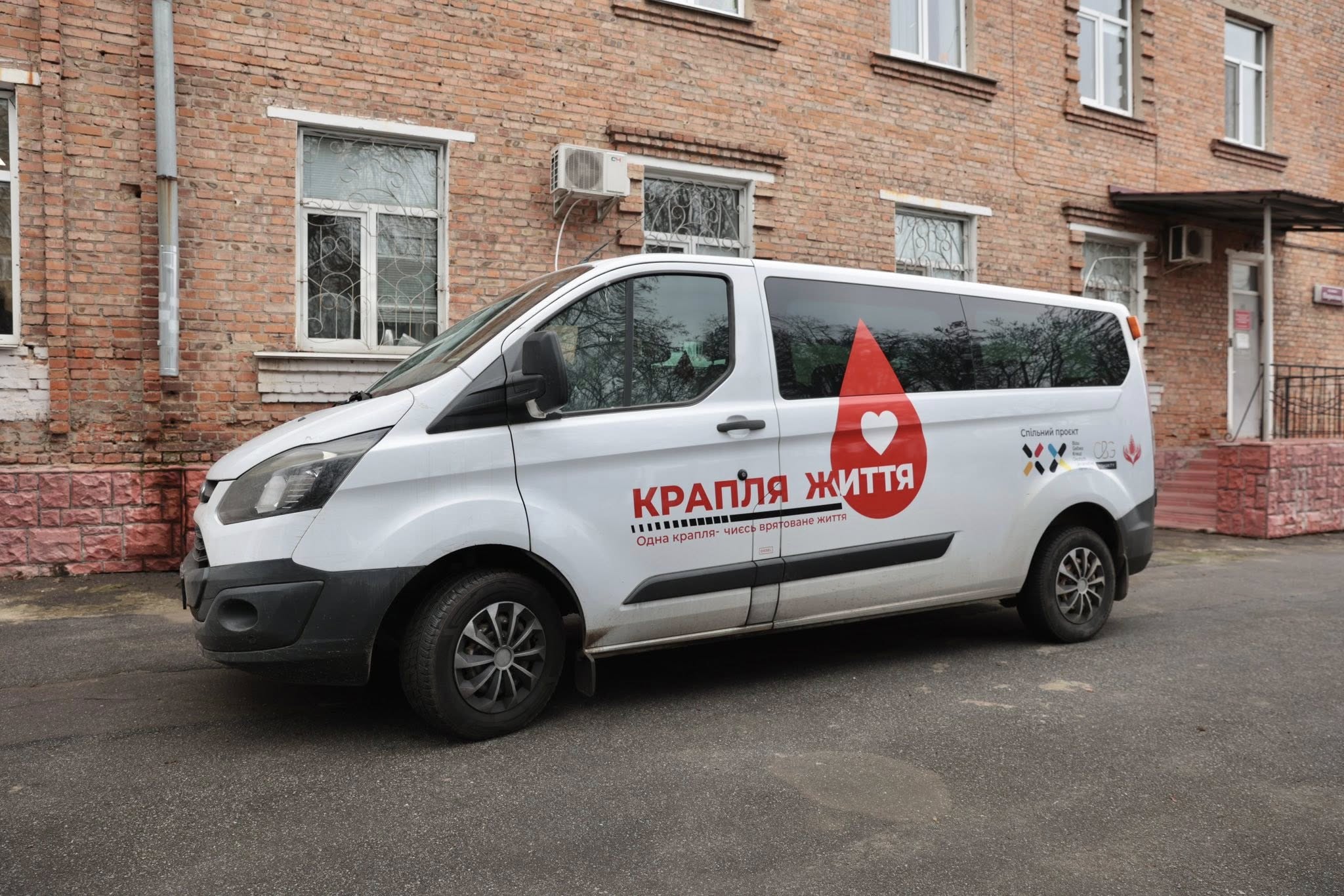 Новини Вінниці / Вінницький центр крові отримав авто для виїзних донацій