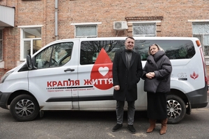 Новини Вінниці / Вінницький центр крові отримав авто для виїзних донацій