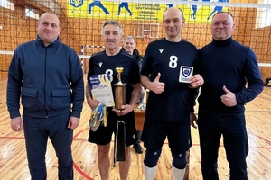 Новини Вінниці / 55+ на майданчику: на Вінниччині ветерани волейболу показали, як грають «досвід і характер»