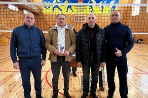 Новини Вінниці / 55+ на майданчику: на Вінниччині ветерани волейболу показали, як грають «досвід і характер»