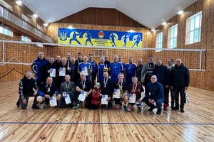 Новини Вінниці / 55+ на майданчику: на Вінниччині ветерани волейболу показали, як грають «досвід і характер»