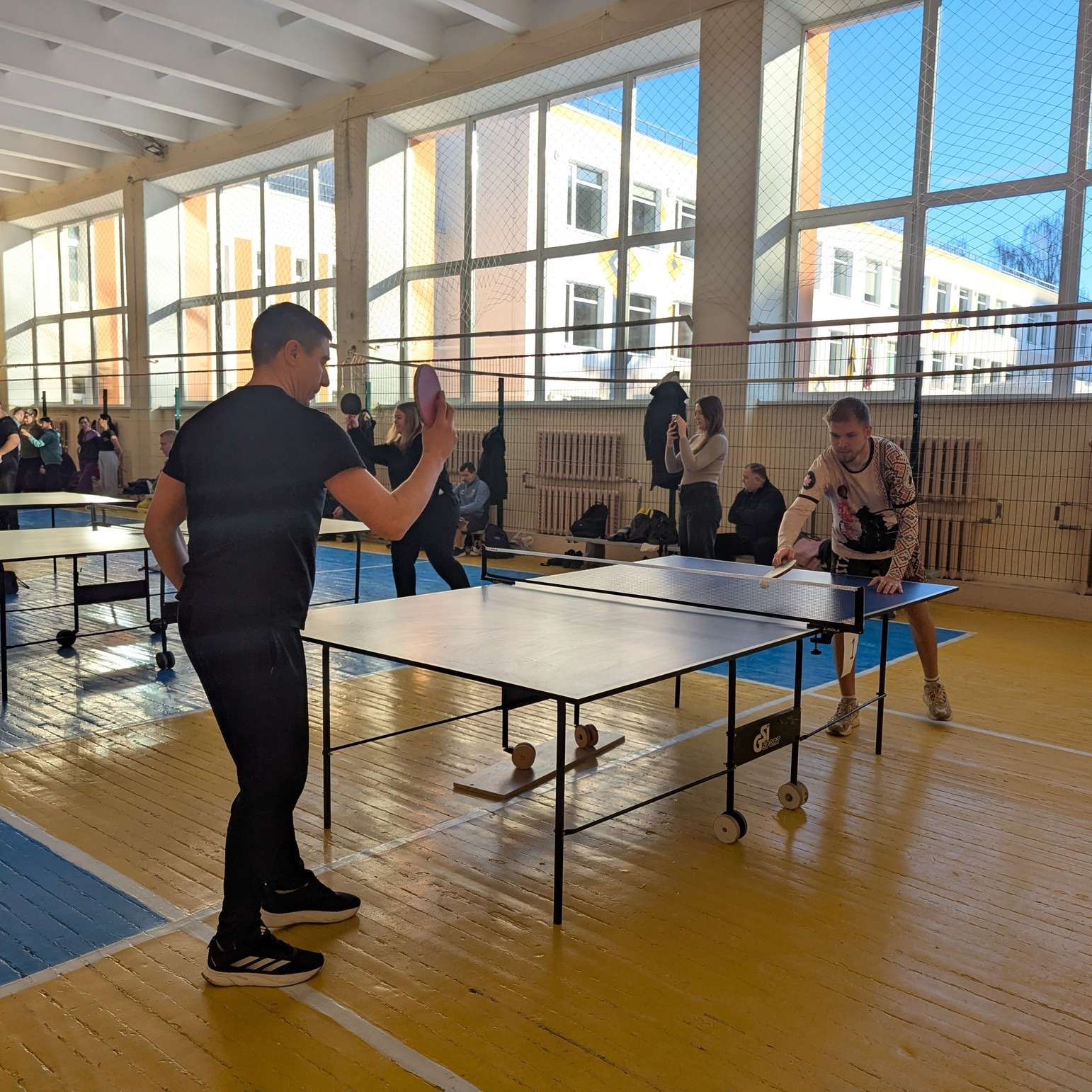 Новини Вінниці / Благодійний турнір з настільного тенісу об’єднав освітян Вінницької громади