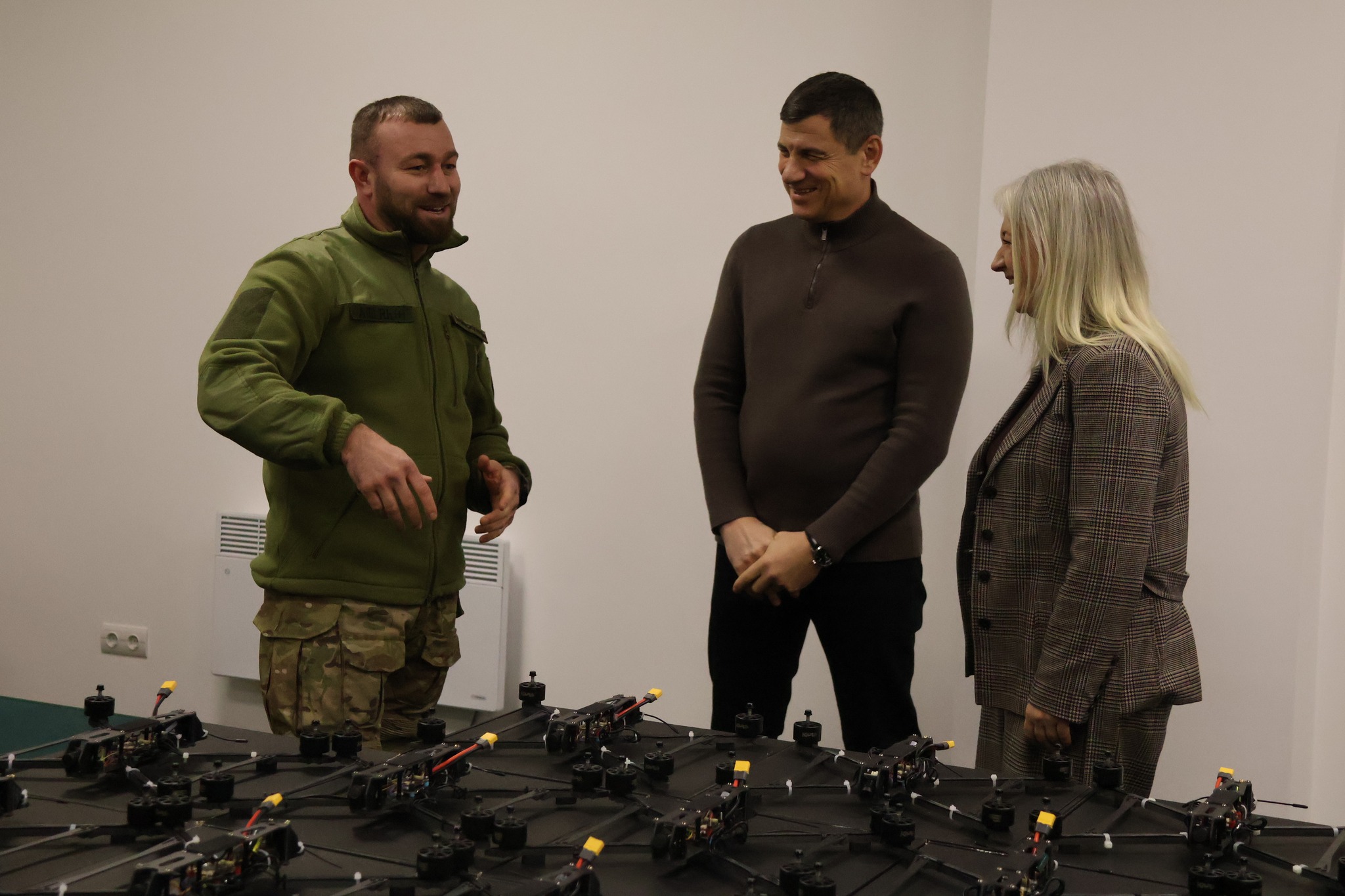 Дрони для захисників: Вінниччина передала 50 FPV бригаді «Золоті ворота» / Новости Винницы и области / Інформаційний портал На Париже Новини Вінниці / Дрони для захисників: Вінниччина передала 50 FPV бригаді «Золоті ворота»