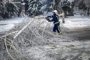Новини Вінниці / Рятувальники Вінниччини 14 разів виїжджали на ліквідацію наслідків ожеледиці