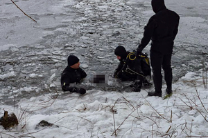 Новини Вінниці / Трагедія на льоду: на Вінниччині знайшли тіло чоловіка, який провалився під час риболовлі (ВІДЕО)