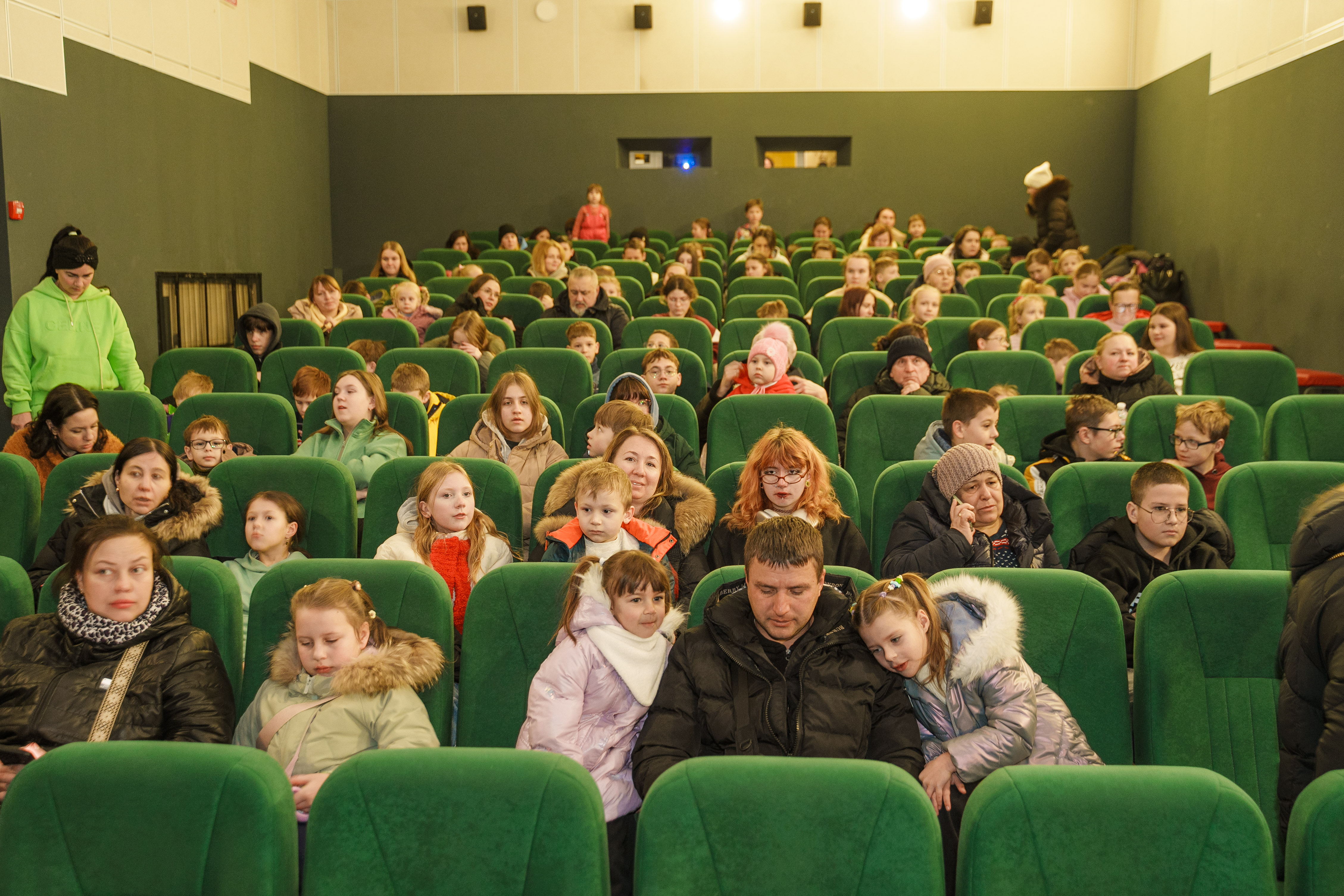 Новини Вінниці / У Вінниці для дітей пільгових категорій організували сімейний похід у кіно