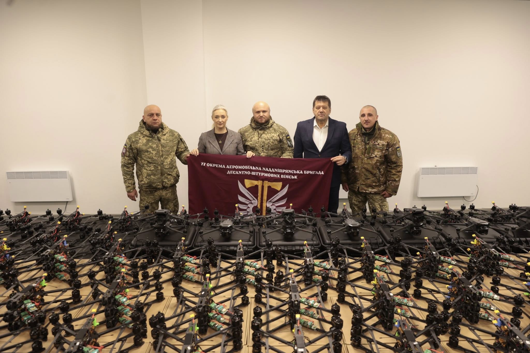 Вінниччина передала дрони воїнам 77 окремої аеромобільної Наддніпрянської бригади / Новости Винницы и области / Інформаційний портал На Париже Новини Вінниці / Вінниччина передала дрони воїнам 77 окремої аеромобільної Наддніпрянської бригади