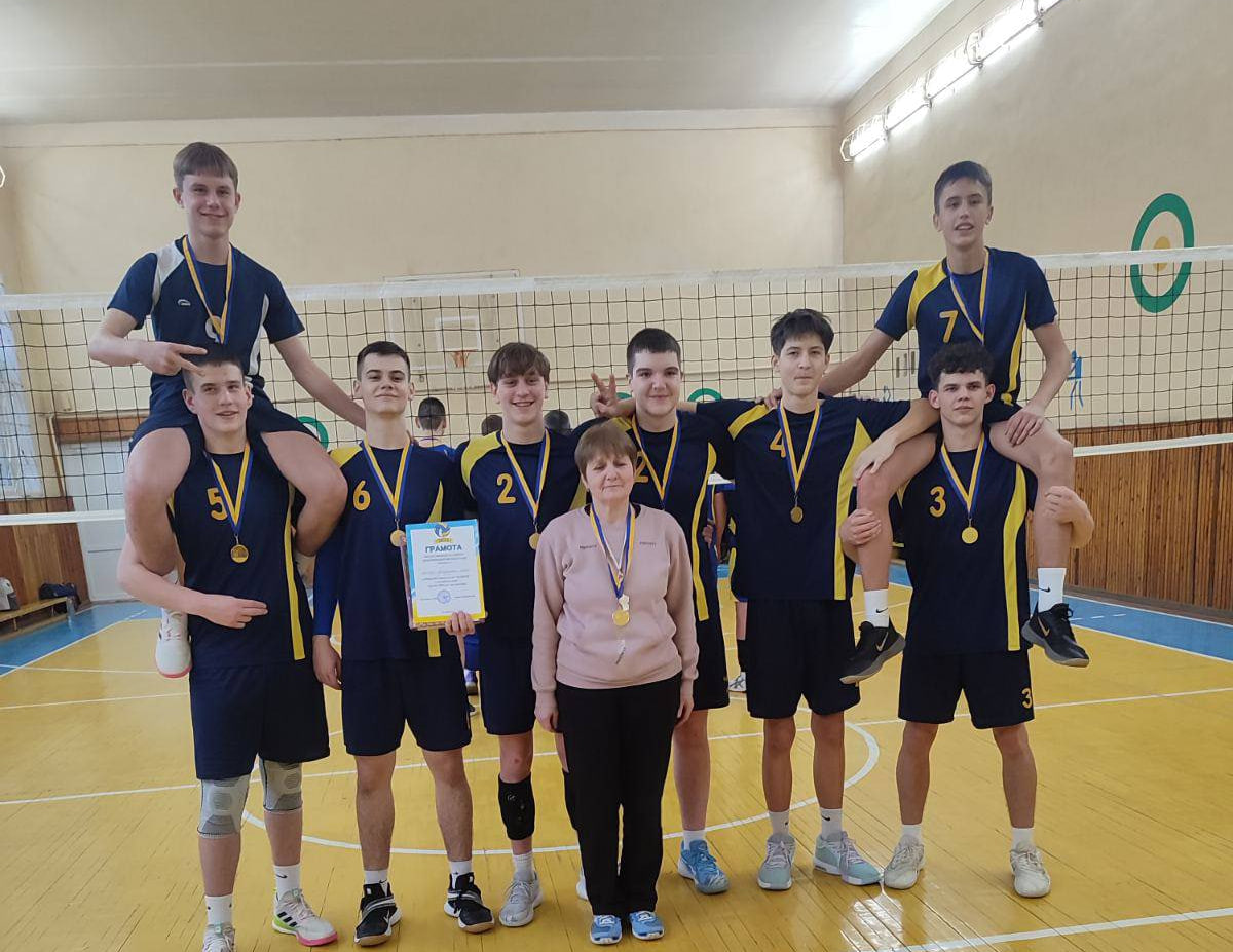 Жмеринка святкує волейбольну перемогу юних спортсменів / Новости Винницы и области / Інформаційний портал На Париже Новини Вінниці / Жмеринка святкує волейбольну перемогу юних спортсменів