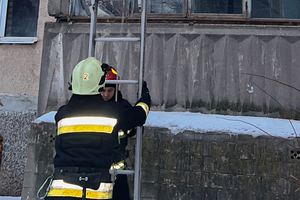 Новини Вінниці / Малюк зачинив маму на балконі: у Вінниці рятувальники двічі приходили на допомогу містянам