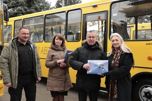 Новини Вінниці / На Вінниччині громадам Тульчинського району передали чотири шкільні автобуси
