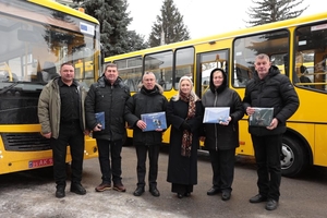 Новини Вінниці / На Вінниччині громадам Тульчинського району передали чотири шкільні автобуси