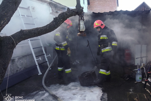 Новости Винницы и области / Надзвичайники врятували дитину під час однієї з п’яти пожеж на Вінниччині / Інформаційний портал На Париже Новини Вінниці / Надзвичайники врятували дитину під час однієї з п’яти пожеж на Вінниччині