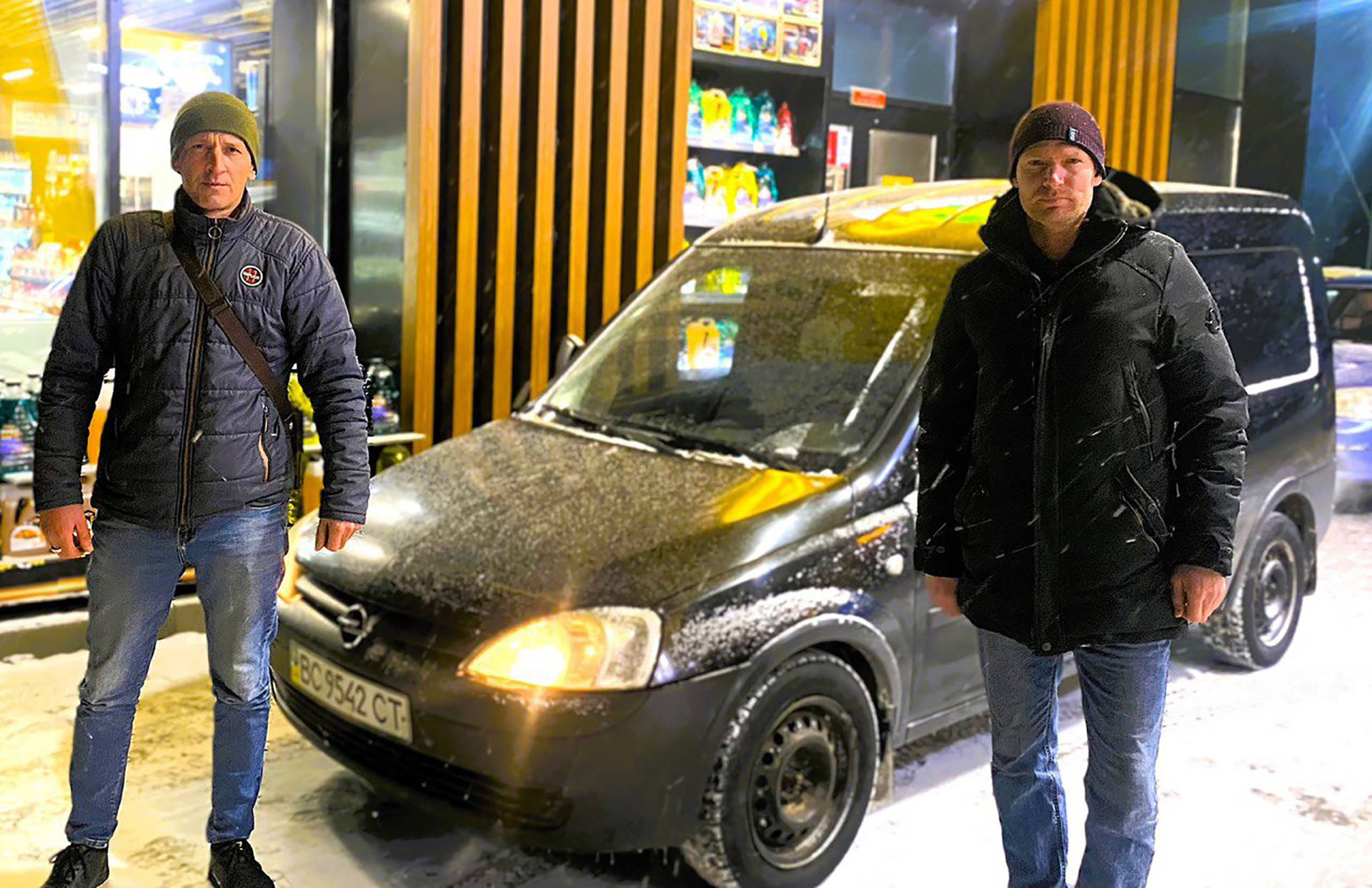 Новини Вінниці / Підприємець з Уланова передав п’ять автомобілів для українських захисників