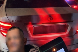 Новини Вінниці / Синій «маячок», чужий номер і алкоголь: У Вінниці патрульні зупинили водія Mercedes-Benz