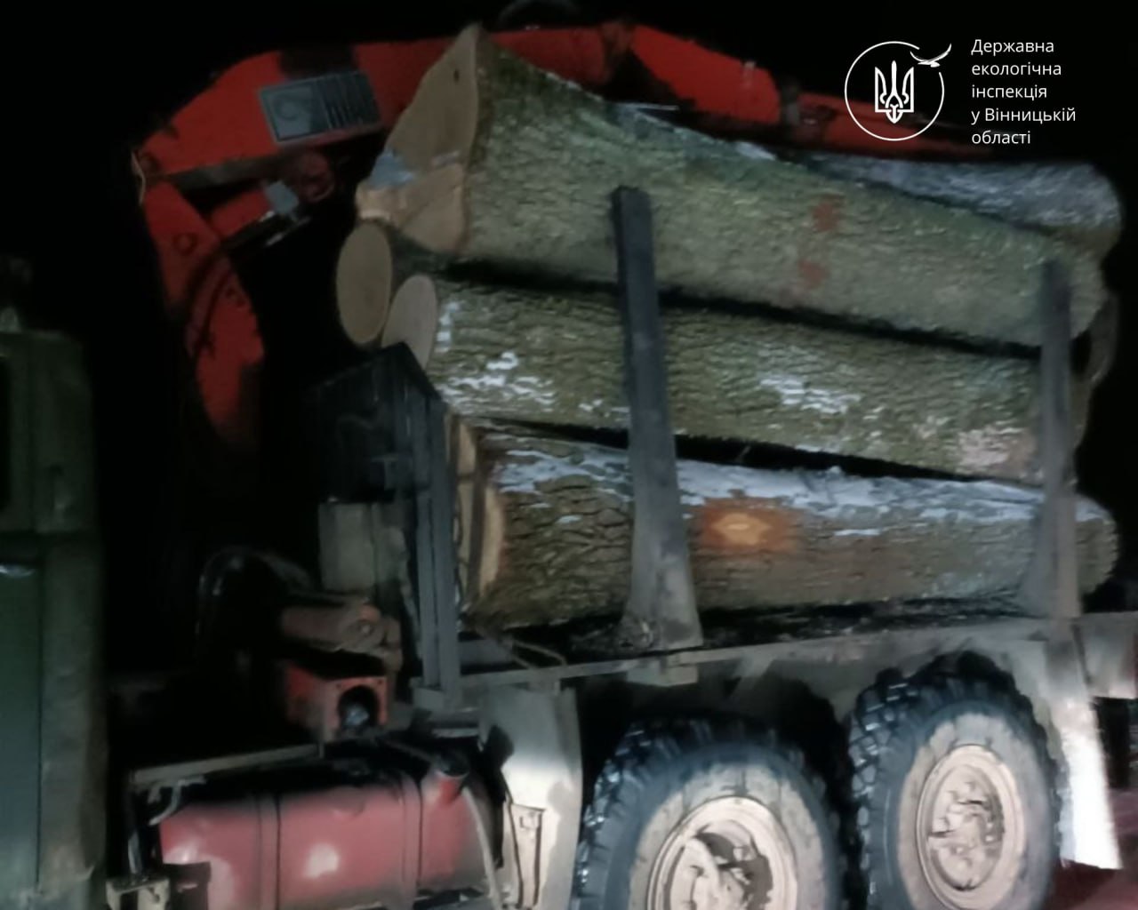 У Жмеринському районі зупинили незаконне перевезення дубової деревини / Новости Винницы и области / Інформаційний портал На Париже Новини Вінниці / У Жмеринському районі зупинили незаконне перевезення дубової деревини