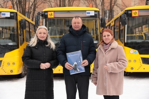 Новини Вінниці / Вінниччина отримала ще 8 нових шкільних автобусів для п’яти громад