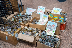 Новини Вінниці / Вінниця передала «Червоній калині» дрони, квадрокоптери та окопні свічки від дітей