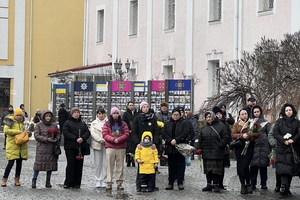Новости Винницы и области / Вінниця вшанувала четверті роковини повномасштабного вторгнення / Інформаційний портал На Париже Новини Вінниці / Вінниця вшанувала четверті роковини повномасштабного вторгнення