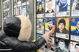 Новости Винницы и области / Вінниця вшанувала четверті роковини повномасштабного вторгнення / Інформаційний портал На Париже Новини Вінниці / Вінниця вшанувала четверті роковини повномасштабного вторгнення