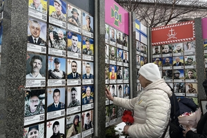 Новости Винницы и области / Вінниця вшанувала четверті роковини повномасштабного вторгнення / Інформаційний портал На Париже Новини Вінниці / Вінниця вшанувала четверті роковини повномасштабного вторгнення