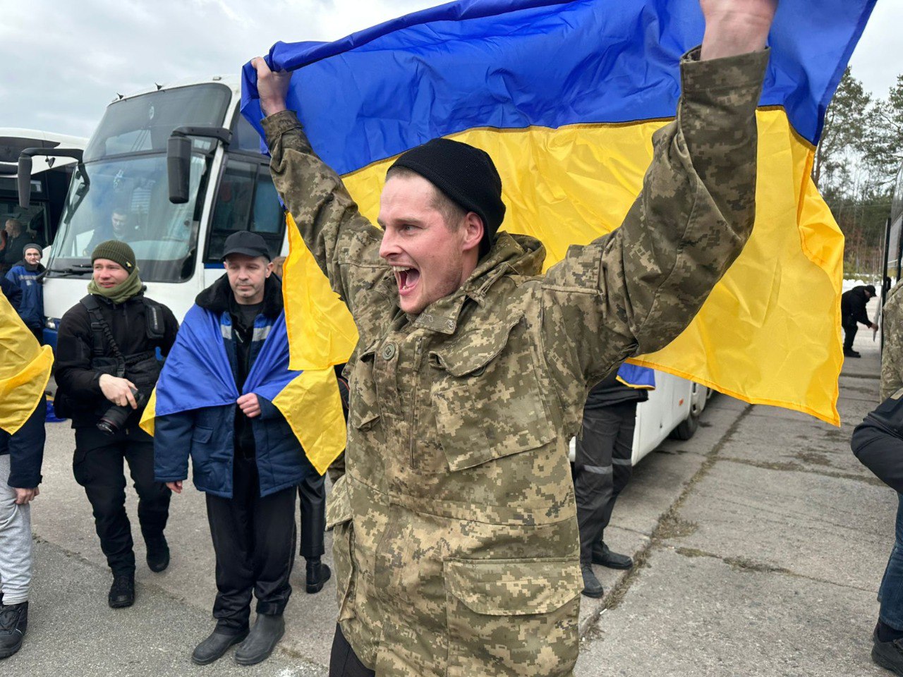 Новини Вінниці / Другий етап обміну полоненими: додому повернулися ще 300 українських військових та двоє цивільних