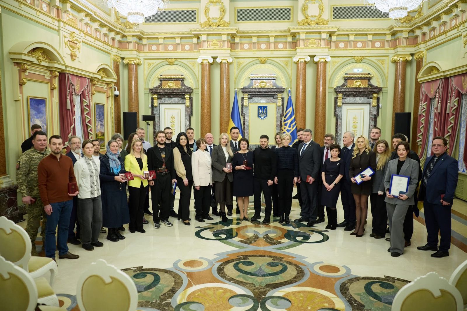 Новини Вінниці / Двоє волонтерів із Вінниччини отримали відзнаку Президента «Золоте серце»