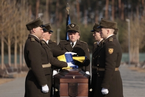 Новини Вінниці / Герої без імен: На Національному меморіальному кладовищі Вінниччина попрощалась з невідомими воїнами