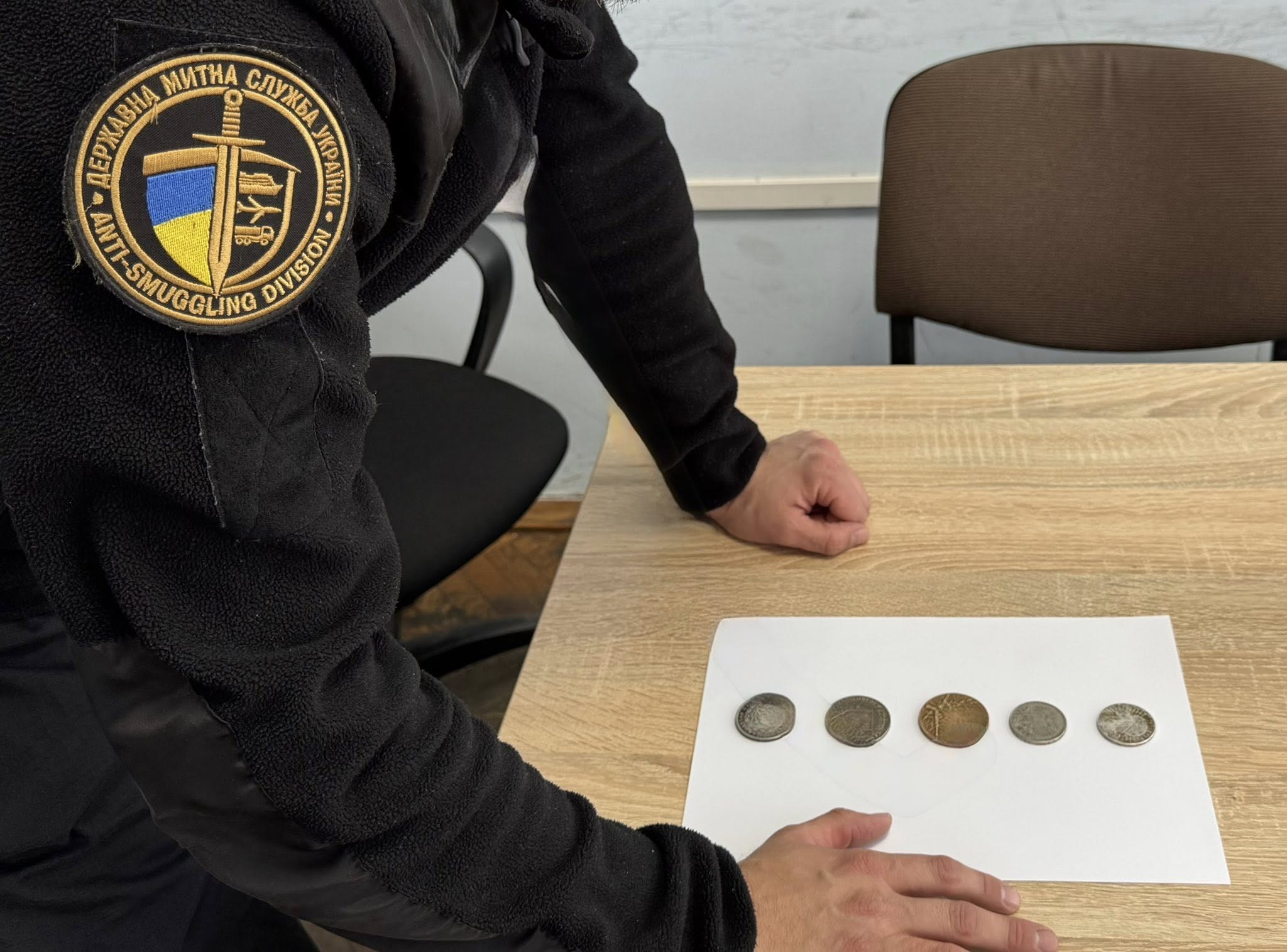 Новини Вінниці / На кордоні з Молдовою Вінницькі митники вилучили рідкісні старовинні монети