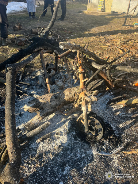 Новини Вінниці / На Вінниччині через ревнощі чоловік підпалив мопед знайомого та переховувася на горищі