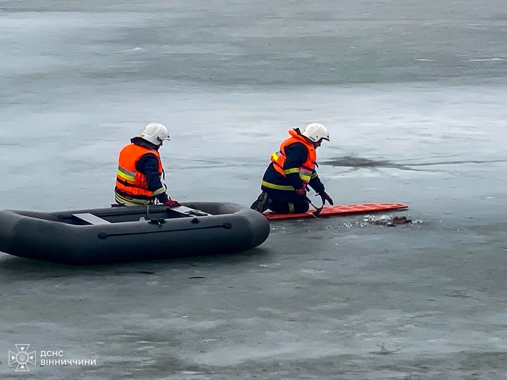 На Вінниччині з-під криги дістали тіло чоловіка, який зник ще минулої осені / Новости Винницы и области / Інформаційний портал На Париже Новини Вінниці / На Вінниччині з-під криги дістали тіло чоловіка, який зник ще минулої осені