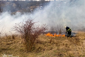 Новости Винницы и области / На Вінниччині загинула пенсіонерка, намагаючись загасити суху траву / Інформаційний портал На Париже Новини Вінниці / На Вінниччині загинула пенсіонерка, намагаючись загасити суху траву