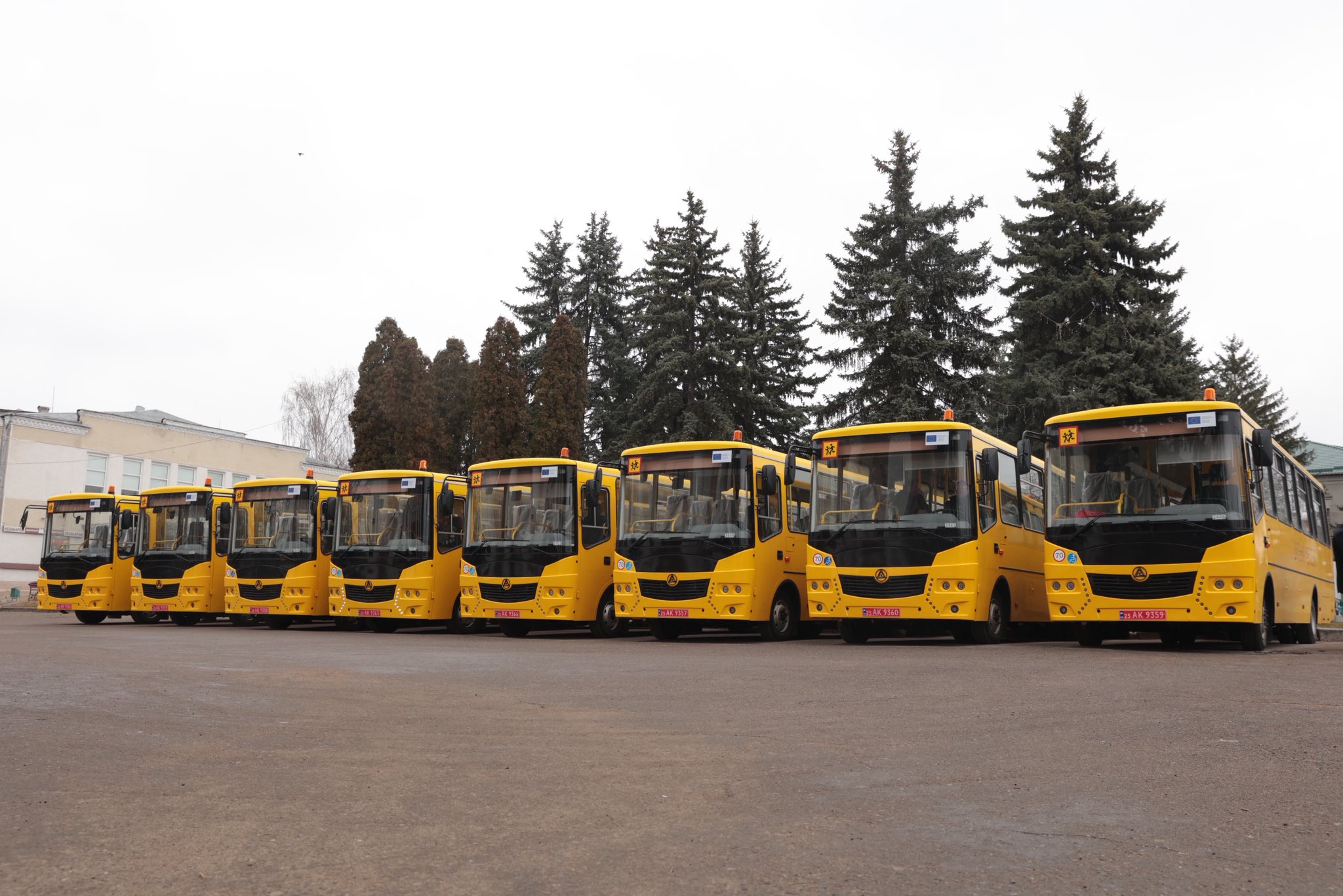 Новини Вінниці / Шкільний транспорт для всіх: громади Гайсинського району отримали вісім інклюзивних автобусів