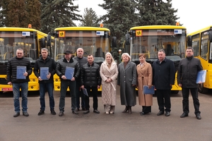 Новини Вінниці / Шкільний транспорт для всіх: громади Гайсинського району отримали вісім інклюзивних автобусів