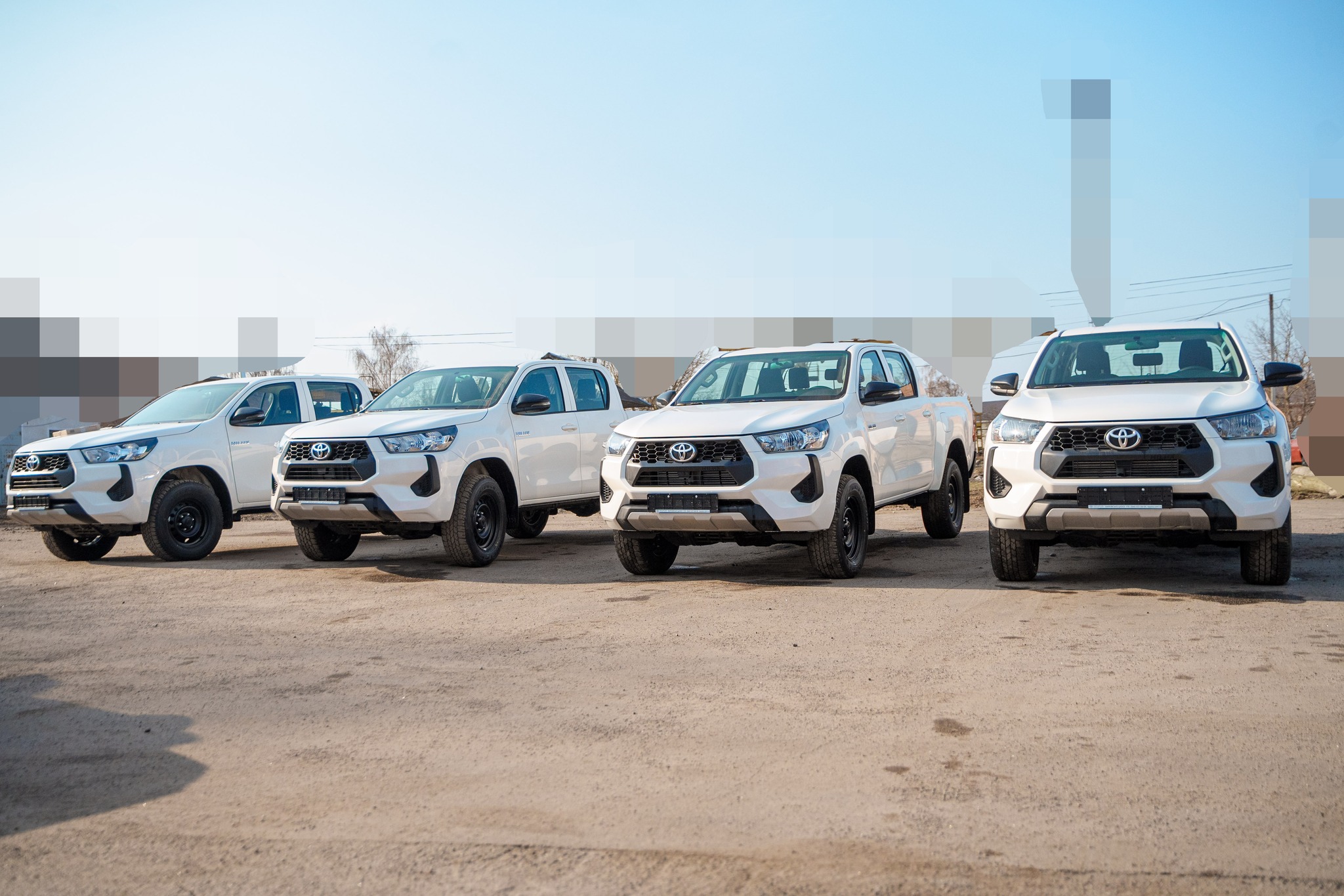 У Вінниці передали пікапи чотирьом військовим підрозділам для фронту / Новости Винницы и области / Інформаційний портал На Париже Новини Вінниці / У Вінниці передали пікапи чотирьом військовим підрозділам для фронту