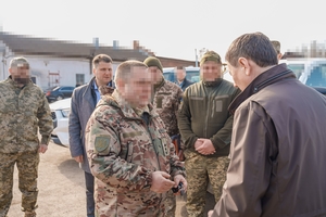 Новости Винницы и области / У Вінниці передали пікапи чотирьом військовим підрозділам для фронту / Інформаційний портал На Париже Новини Вінниці / У Вінниці передали пікапи чотирьом військовим підрозділам для фронту