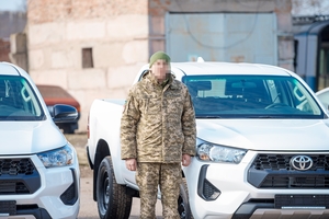 Новости Винницы и области / У Вінниці передали пікапи чотирьом військовим підрозділам для фронту / Інформаційний портал На Париже Новини Вінниці / У Вінниці передали пікапи чотирьом військовим підрозділам для фронту