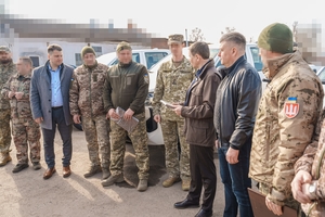 Новости Винницы и области / У Вінниці передали пікапи чотирьом військовим підрозділам для фронту / Інформаційний портал На Париже Новини Вінниці / У Вінниці передали пікапи чотирьом військовим підрозділам для фронту