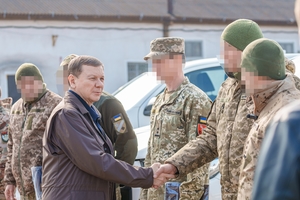 Новости Винницы и области / У Вінниці передали пікапи чотирьом військовим підрозділам для фронту / Інформаційний портал На Париже Новини Вінниці / У Вінниці передали пікапи чотирьом військовим підрозділам для фронту