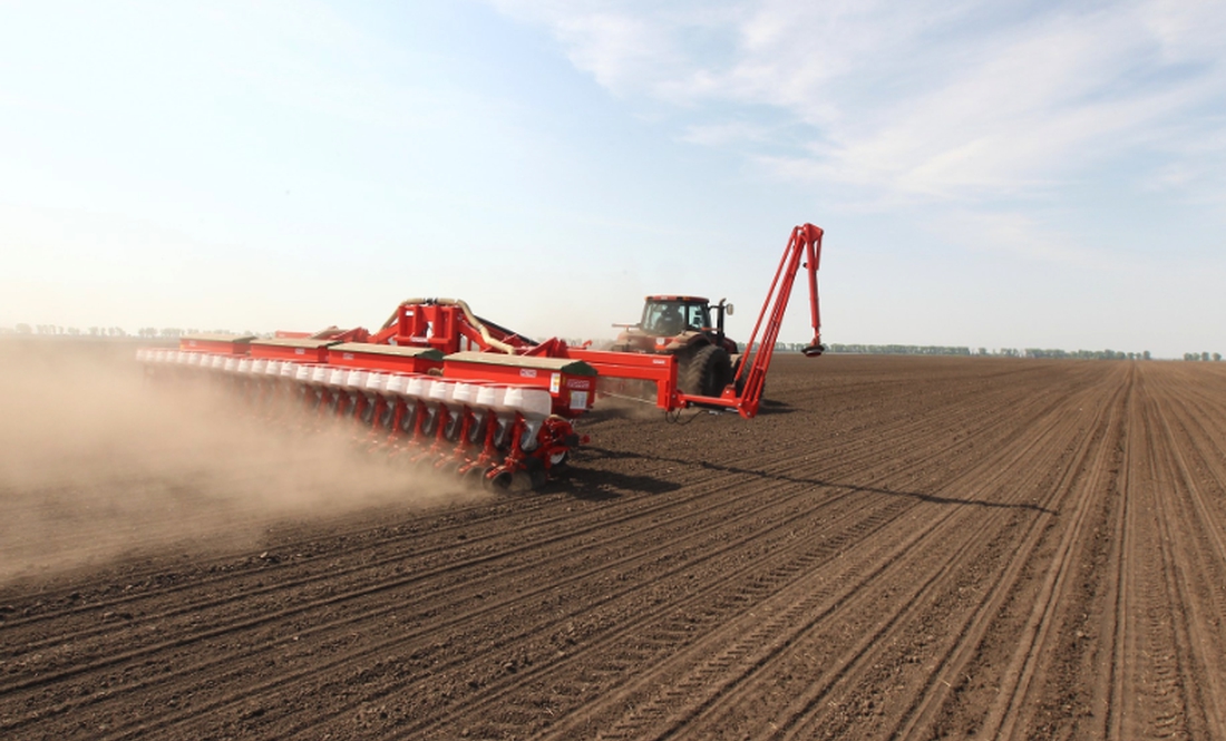 Новини Вінниці / Весняні роботи на полях Вінниччини: аграрії почали сіяти ярі культури