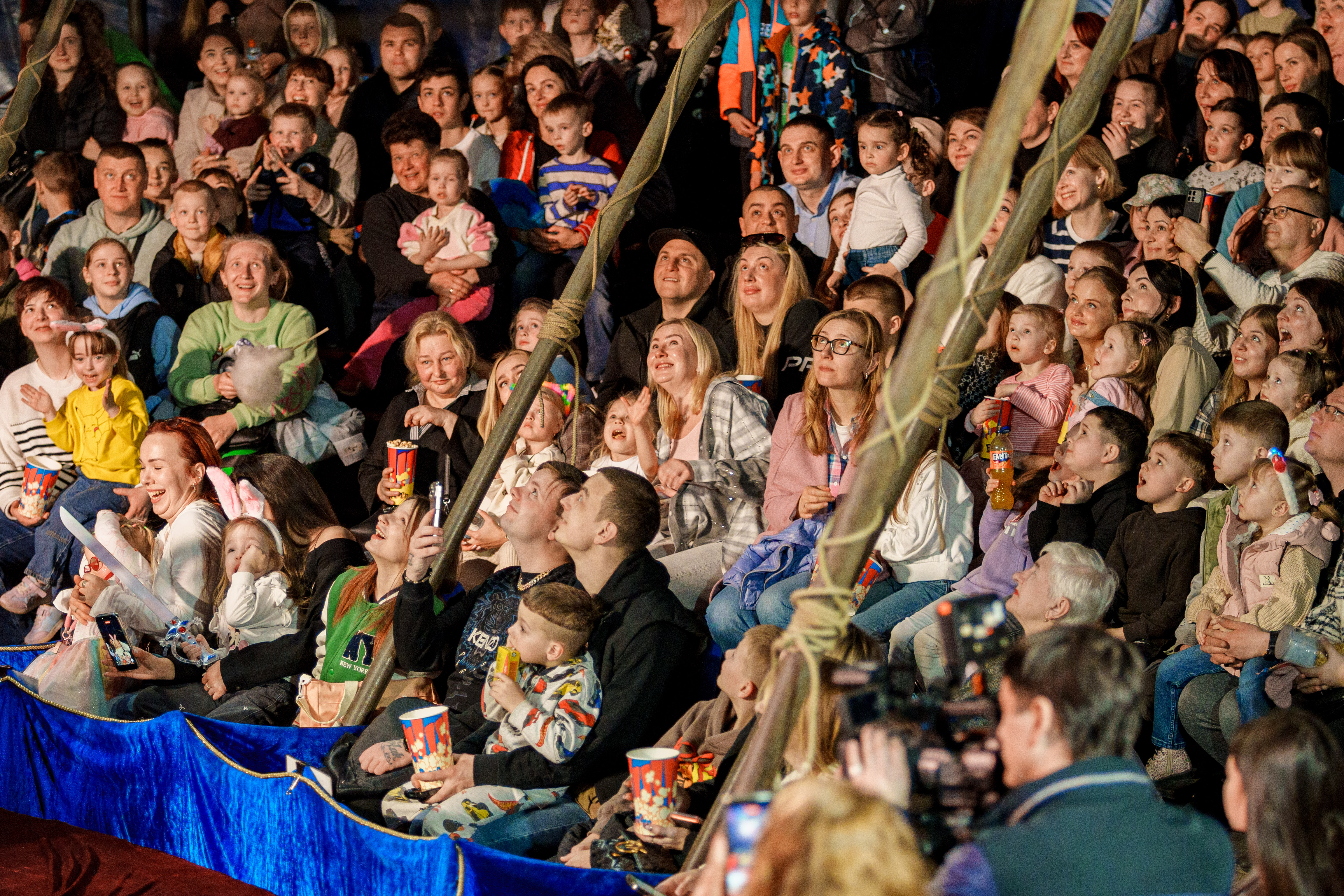 Новини Вінниці / Вінницькі діти пільгових категорій відвідали чарівний світ циркового мистецтва