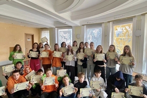 Новини Вінниці / 149 дітей з Вінниччини на відпочинку в «Артек» встановили національний Великодній рекорд